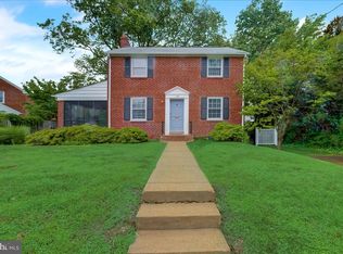 105 S Pershing Dr, Arlington, VA 22204