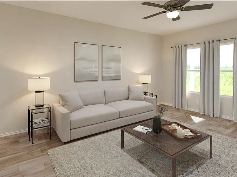 600 Clover Creek Dr — Photo 6