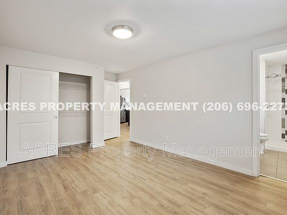 5th image of 715 Nob Hill Ave N APT 21