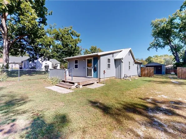 1410 N Main St, Nevada, MO 64772