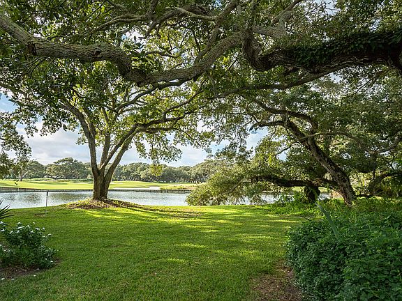 4th image of 230 Johns Island Dr