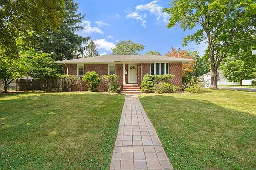 38 Carlson Ct Photo 1