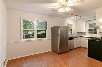 4th image of 1045-1047 13th Ave SE #1045