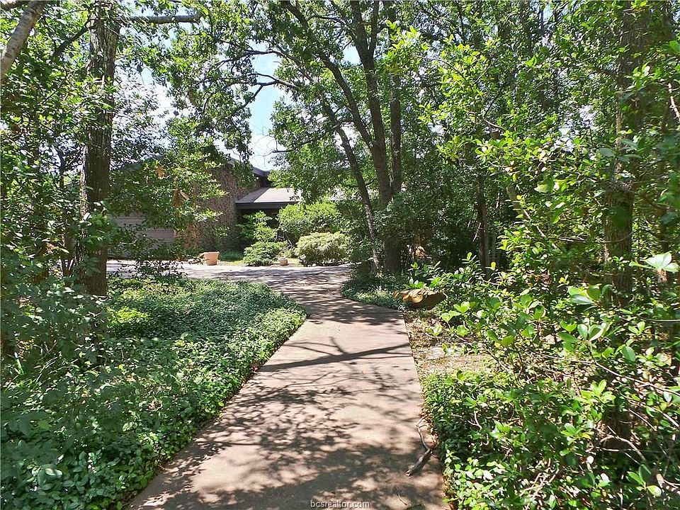 1st image of 1101 Deacon Dr