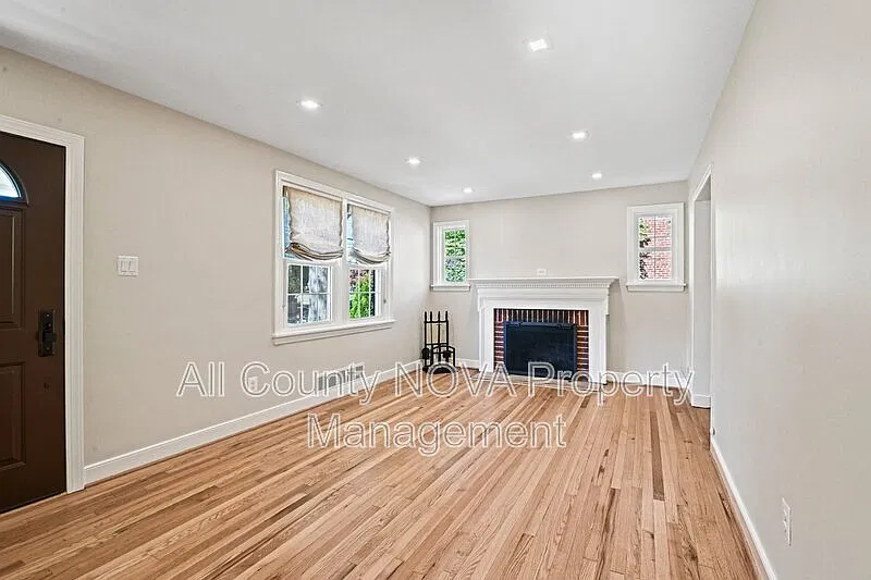 4 bed, 2.0 bath, 1542 sqft, $3,600 — Photo 4