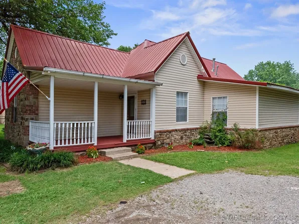 908 N Jefferson Ave, Wagoner, OK 74467