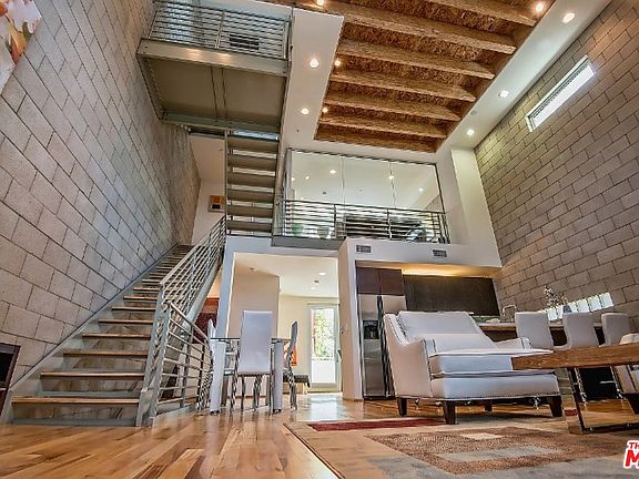 3rd image of 3450 Cahuenga Blvd W APT 704