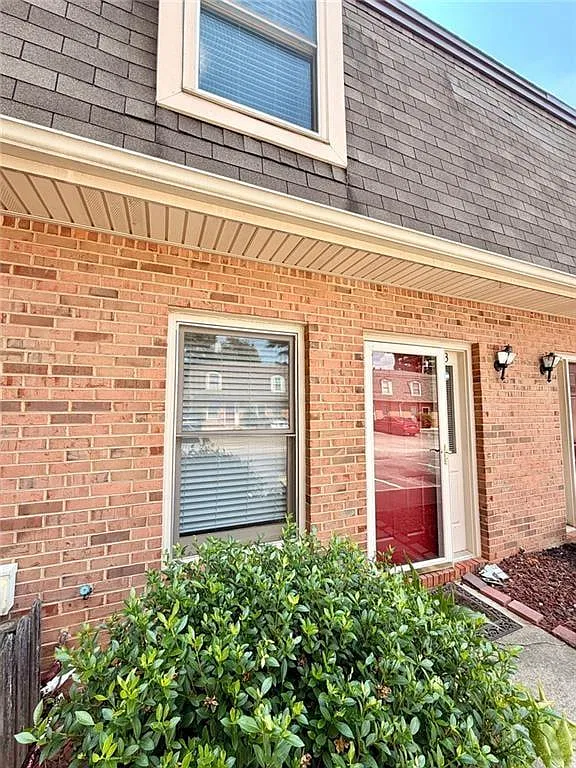 2 bed, 1.5 bath, 1024 sqft, $1,450 — Photo 2