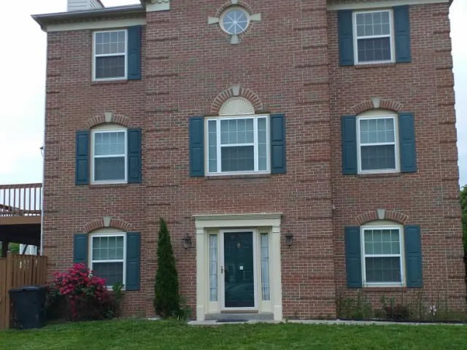 15739 Erwin Ct