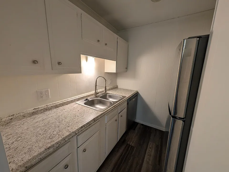 107 Feldman Dr #4