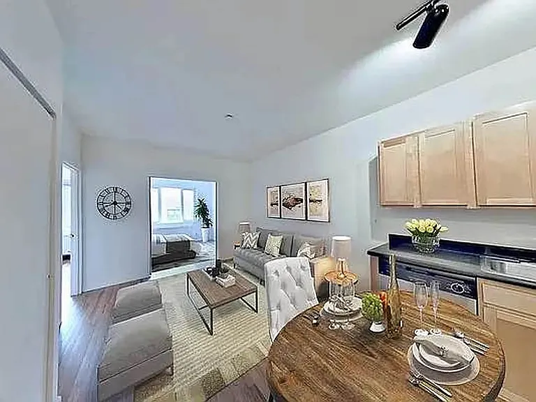 300 E 3rd St #PHD — Photo 2