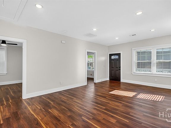 5th image of 1011 Richards Street