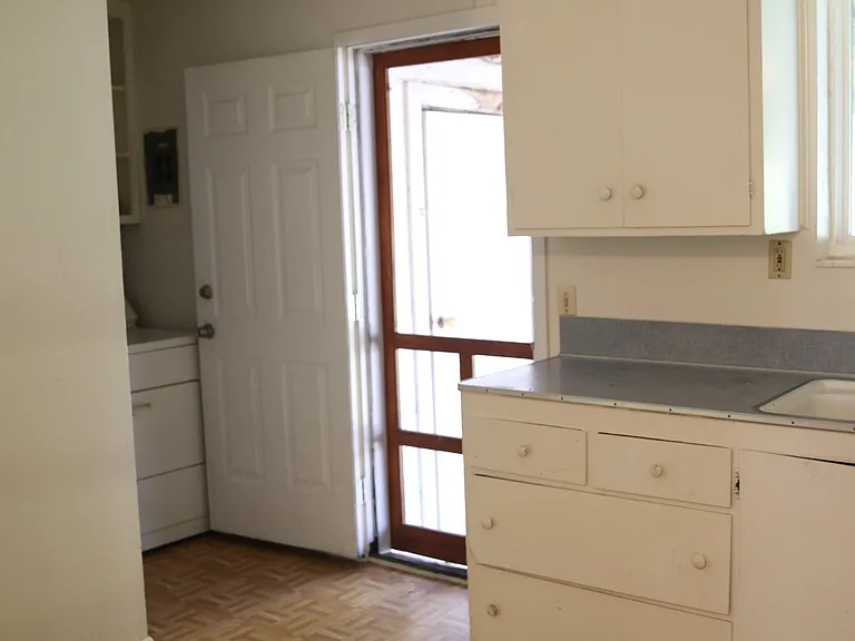 324 N 1020 E — Photo 9