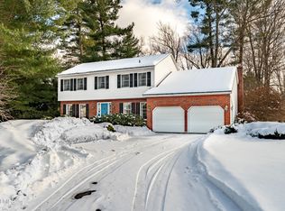 10 N Nottingham Way, Clifton Park, NY 12065