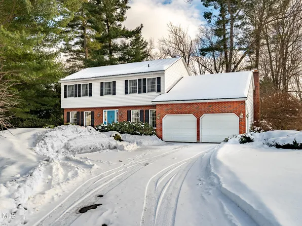 10 N Nottingham Way, Clifton Park, NY 12065