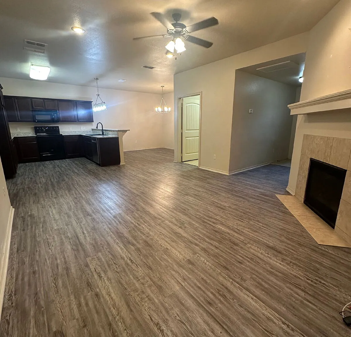 3 bed, 2.0 bath, 1602 sqft, $1,500 — Photo 3