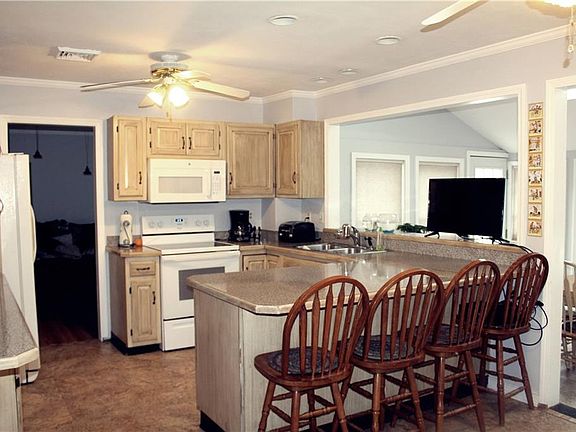 4th image of 33 Rollingwood Dr