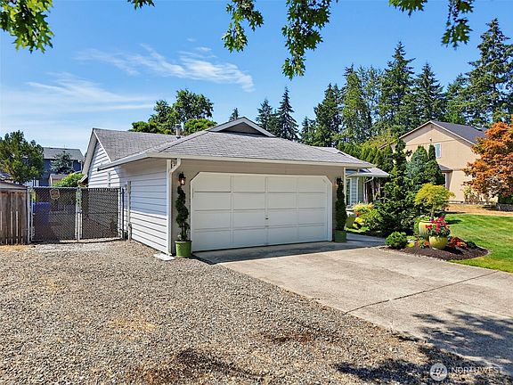 5th image of 2318 20th Street SE