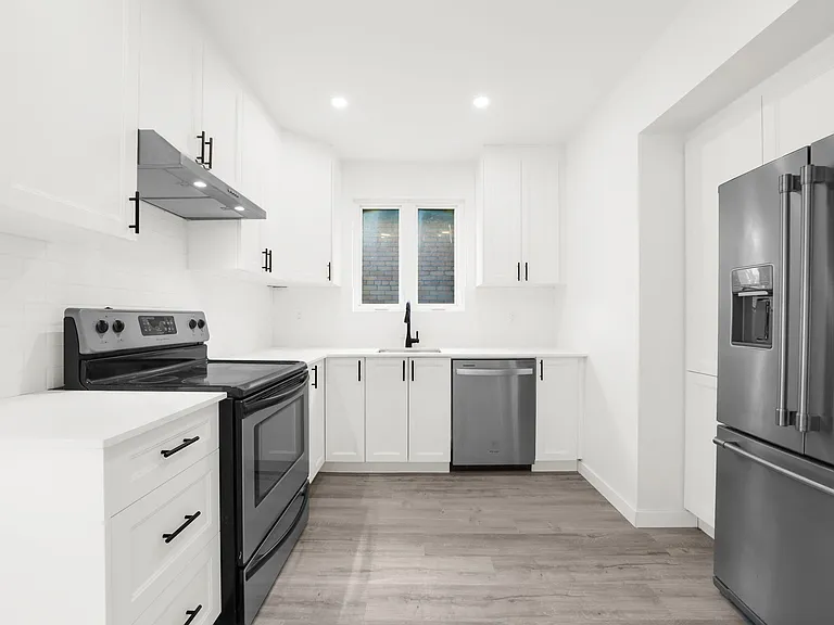 166 Wentworth St S #3 — Photo 12