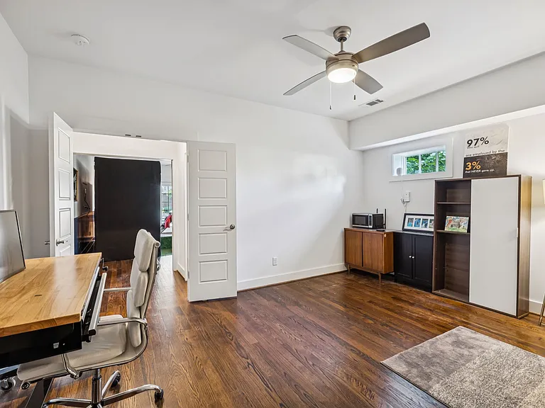 Bonus room, ideal for a playroom or home office!