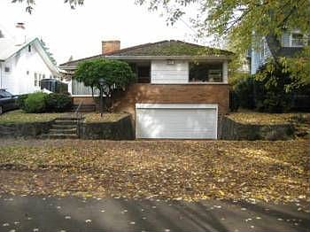 2nd image of 3923 SE Oak St