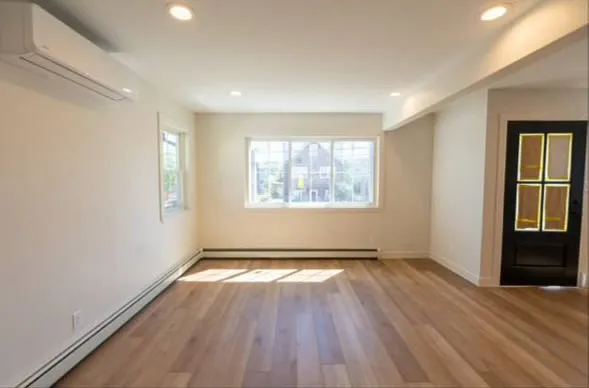 3 bed, 900 sqft, $4,300 — Photo 3