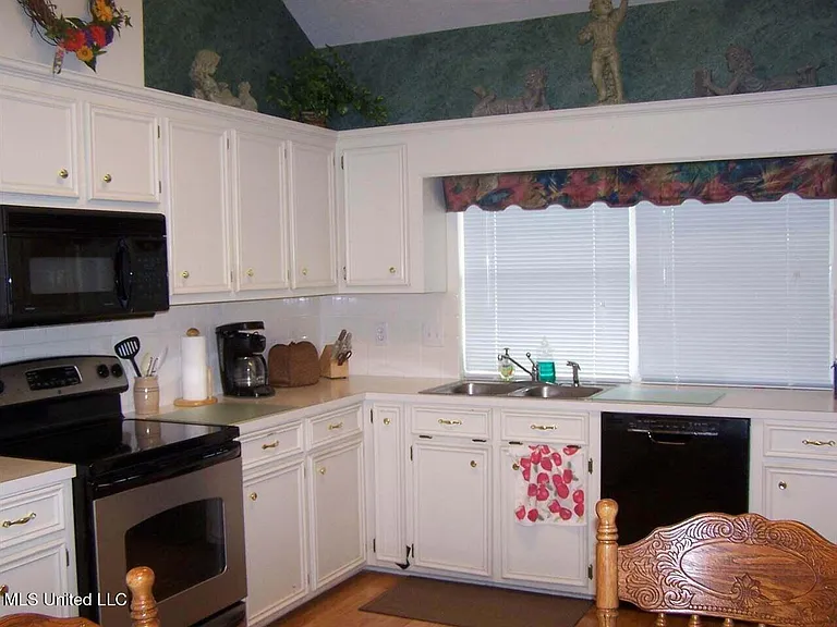 339 Cascades Cir E — Photo 2