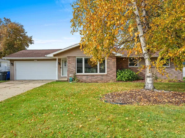 2222 Barberry Ln, Green Bay, WI 54304