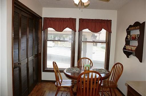 3rd image of 6 Melinda Ln