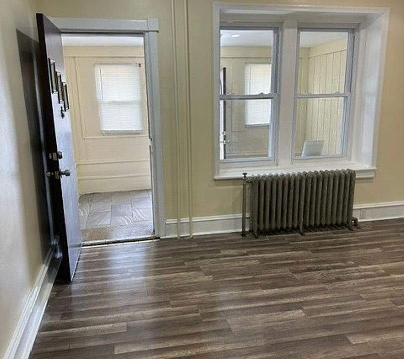 1st image of 17 E 24th St