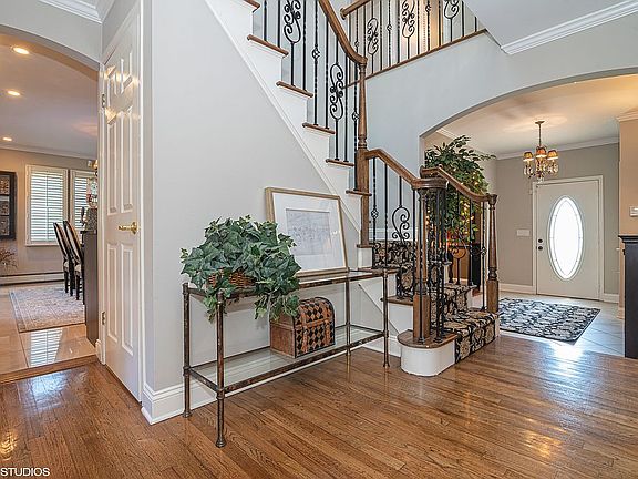 3rd image of 31 Bowman Ln