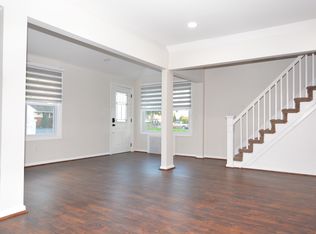 17 Dean St, North Babylon, NY