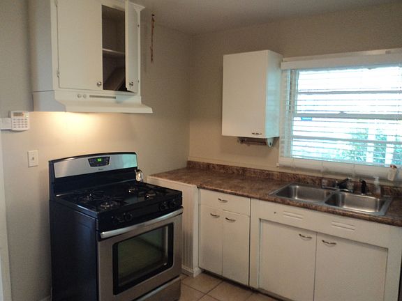 4th image of 220 Forest Hills Dr