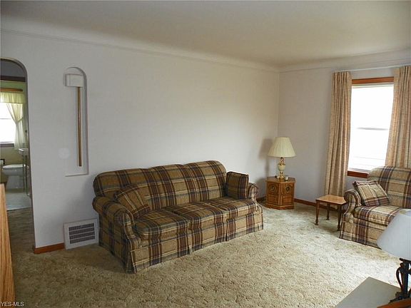 2nd image of 7425 Thornton Dr