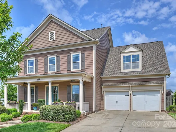 8621 McCullough Club Dr, Pineville, NC 28134