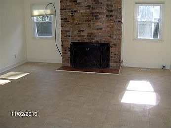 3rd image of 521 Blades Ave