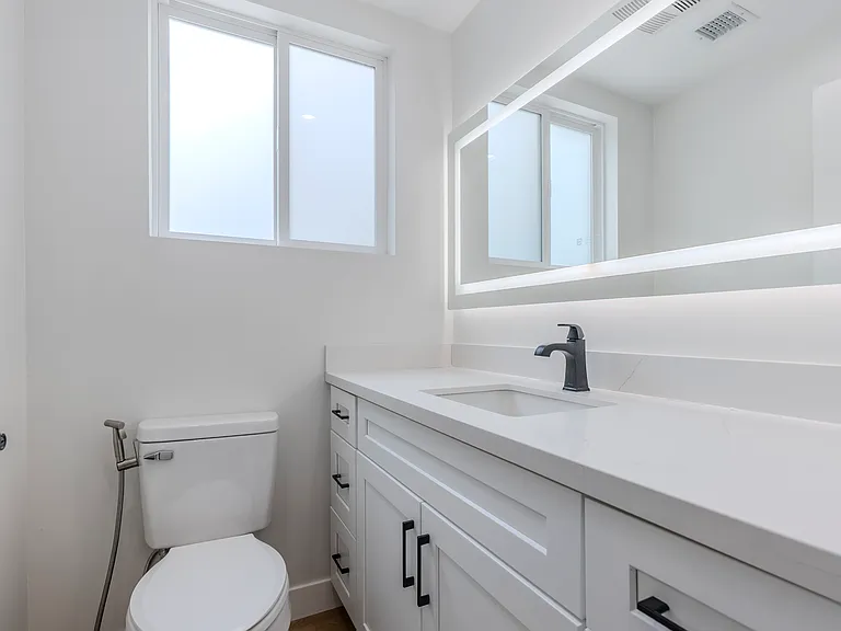 904 N Gardner St #8 — Photo 7