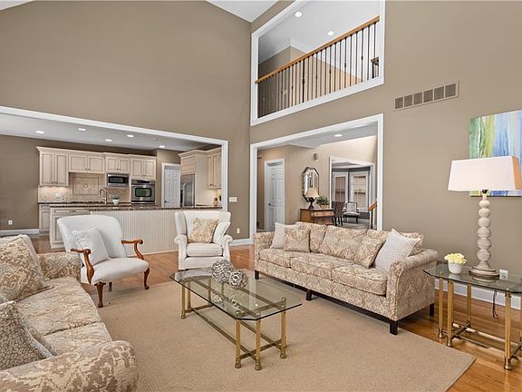 5th image of 245 Warwick Ct