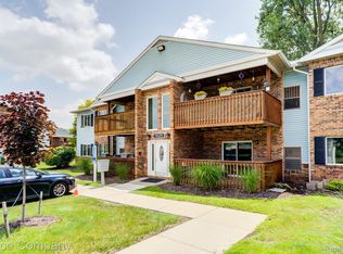 1525 Harbour Ct APT 73, Trenton, MI 48183