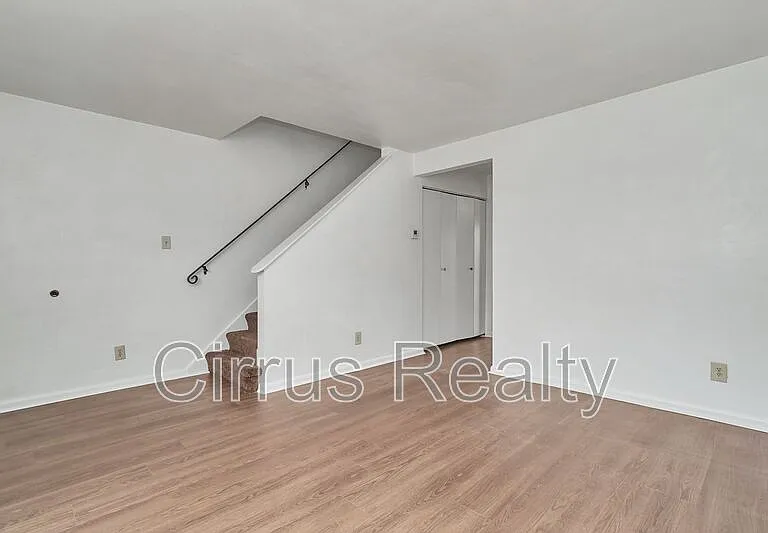 2756 Peach St — Photo 5