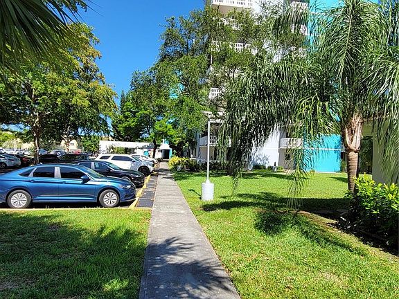 5th image of 919 Hillcrest Dr APT 110