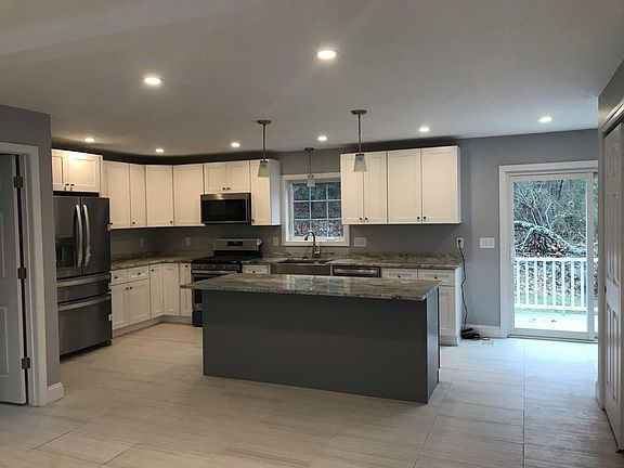 3rd image of 109 Menlo Ave #1