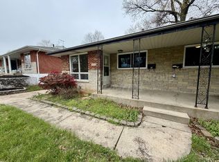 8821 McNulty Dr, Saint Louis, MO 63114
