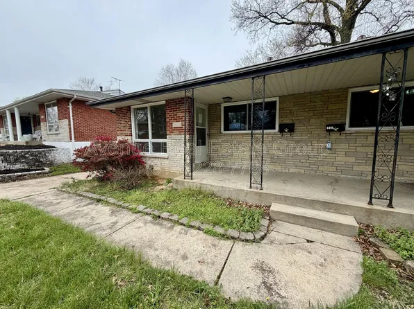 8821 McNulty Dr, Saint Louis, MO 63114