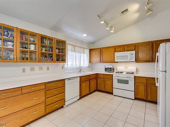 4th image of 4028 Cricket Ln