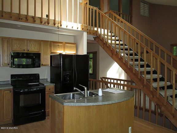 4th image of 9615 Golf Port Dr