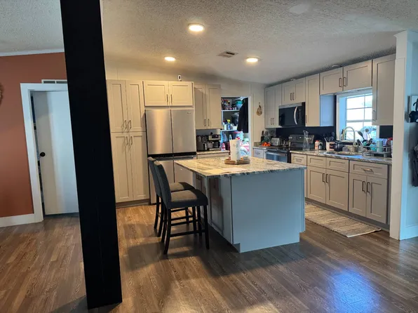 11549 Lamplighter Ln, Tampa, FL 33637