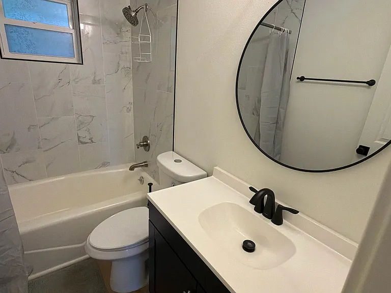 481 W Spruce St — Photo 2