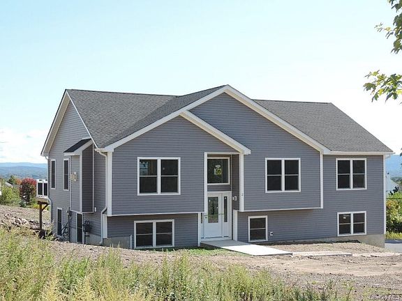 3rd image of 19 Meadow View Dr