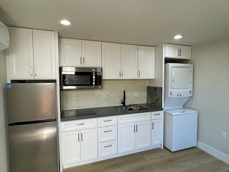 2525B Waverley St — Photo 7
